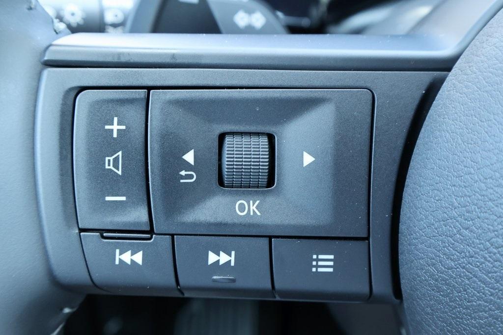 new 2025 Nissan Pathfinder car, priced at $33,587