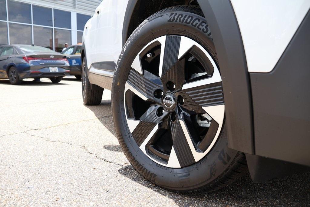 new 2025 Nissan Kicks car, priced at $26,012