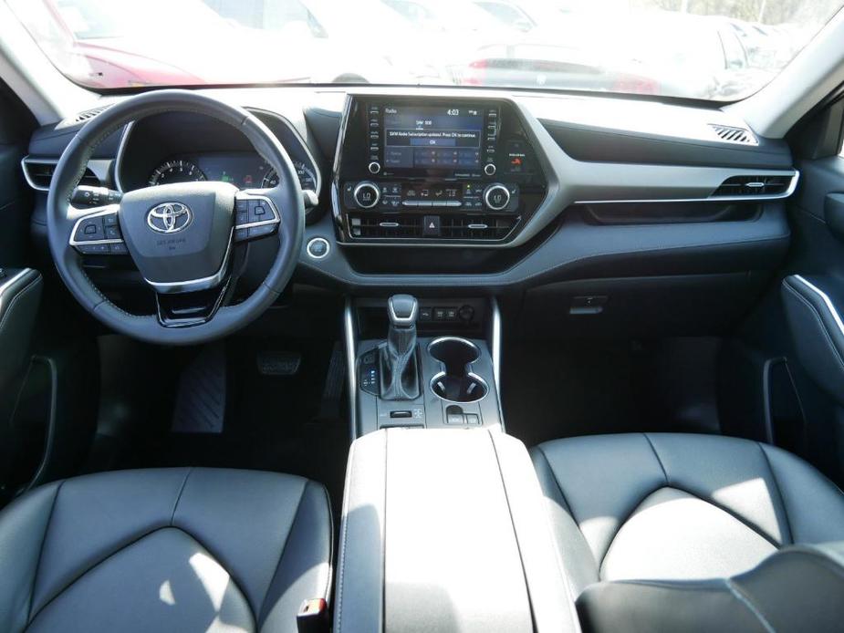 used 2021 Toyota Highlander car, priced at $36,625