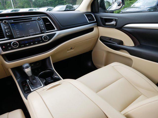 used 2019 Toyota Highlander car, priced at $27,998