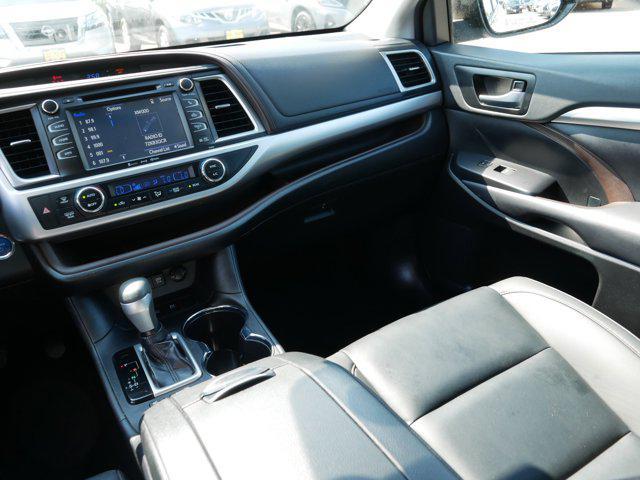 used 2019 Toyota Highlander Hybrid car, priced at $26,998