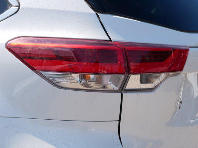 used 2019 Toyota Highlander Hybrid car, priced at $26,998