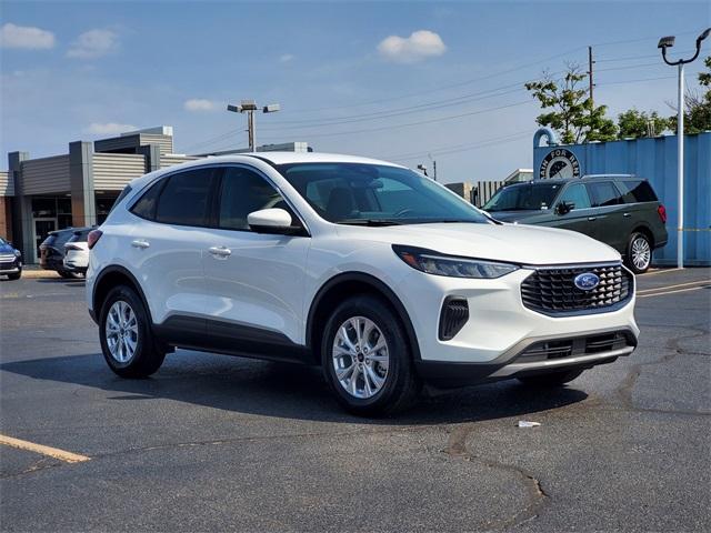 used 2023 Ford Escape car, priced at $25,900