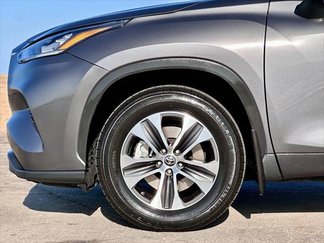 used 2022 Toyota Highlander car, priced at $33,495