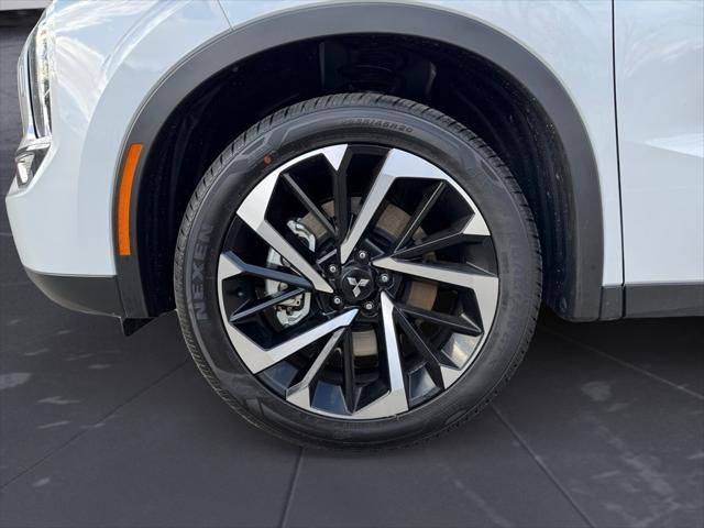 new 2024 Mitsubishi Outlander car, priced at $36,015