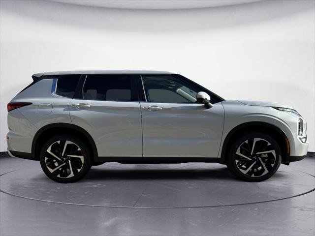 new 2024 Mitsubishi Outlander car, priced at $36,015