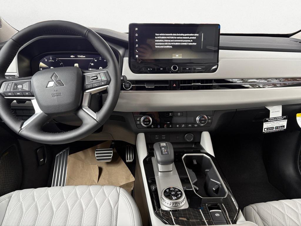 new 2025 Mitsubishi Outlander car, priced at $46,640