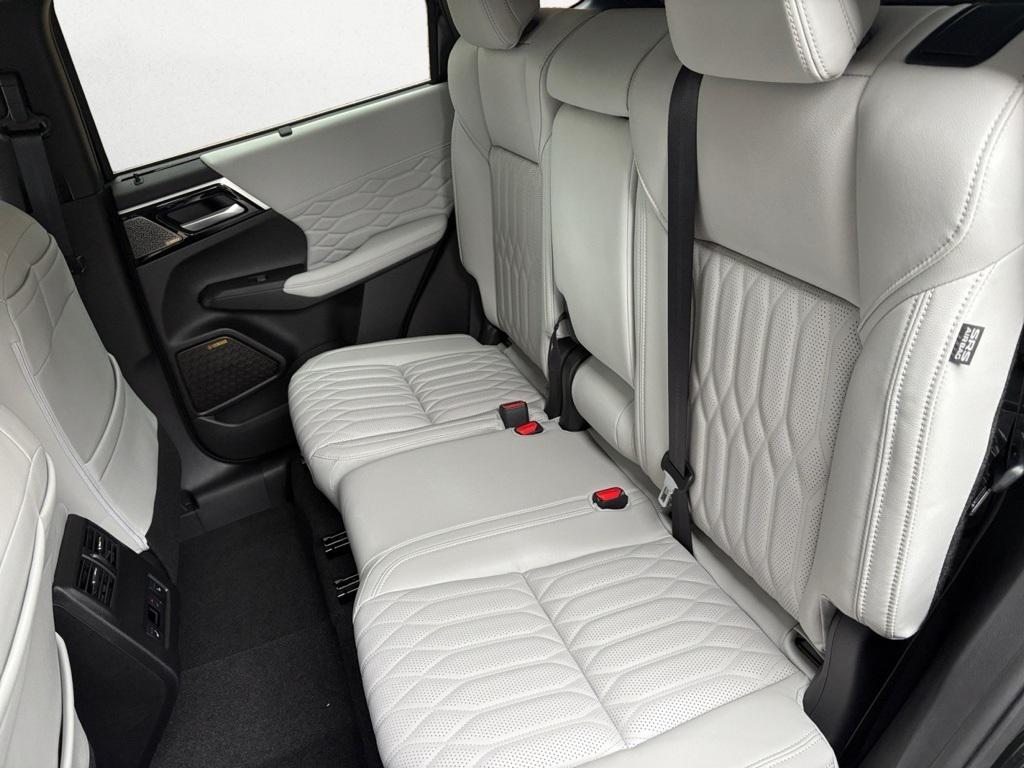 new 2025 Mitsubishi Outlander car, priced at $46,640