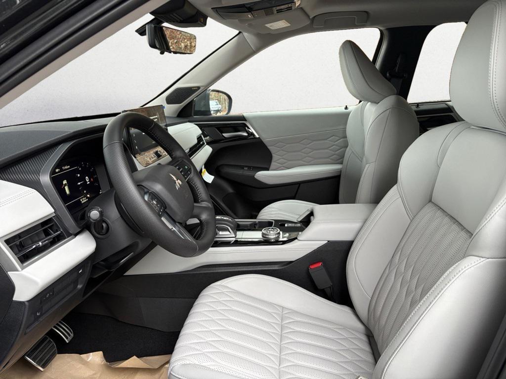 new 2025 Mitsubishi Outlander car, priced at $46,640