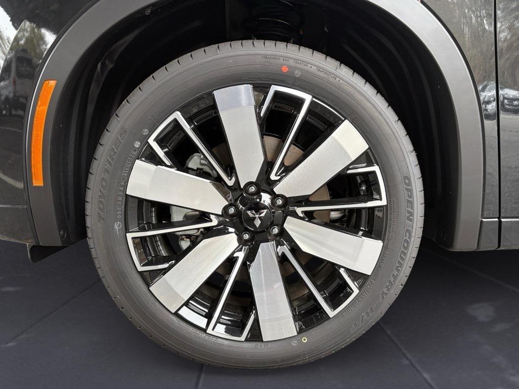 new 2025 Mitsubishi Outlander car, priced at $46,640