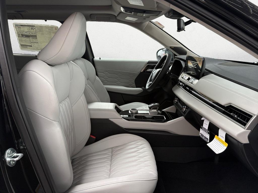 new 2025 Mitsubishi Outlander car, priced at $46,640