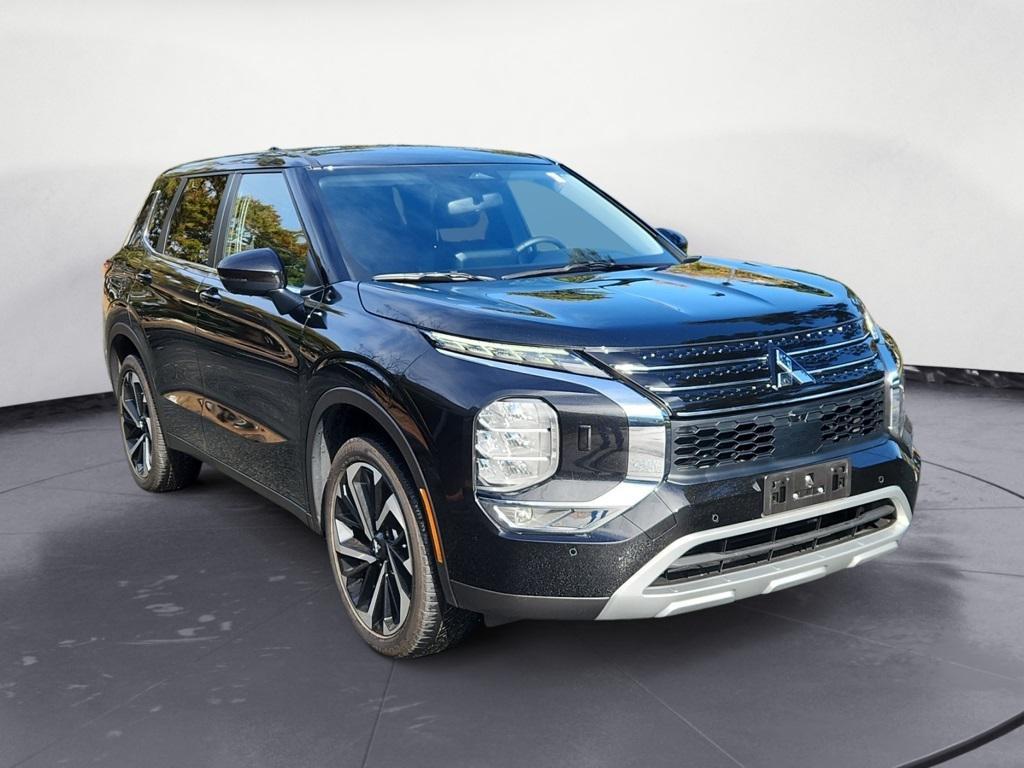 used 2024 Mitsubishi Outlander car, priced at $27,900