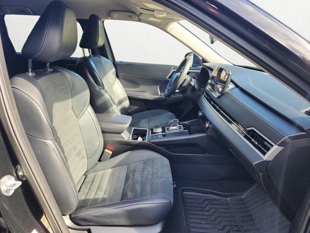 used 2024 Mitsubishi Outlander car, priced at $27,900