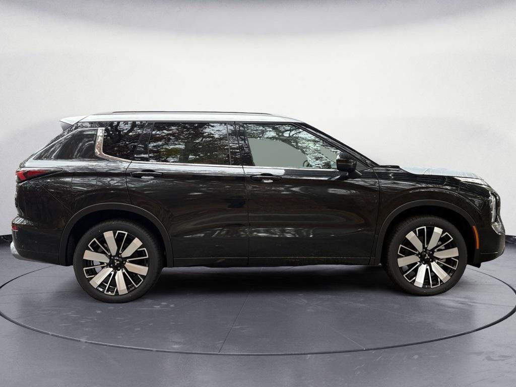 new 2025 Mitsubishi Outlander car, priced at $46,640