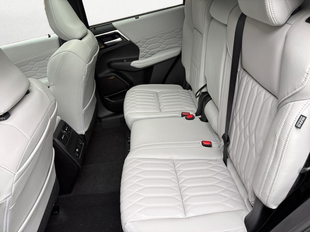 new 2025 Mitsubishi Outlander car, priced at $46,640