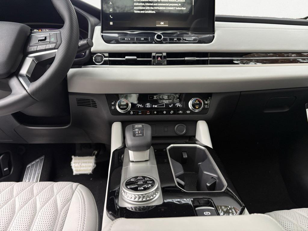 new 2025 Mitsubishi Outlander car, priced at $46,640