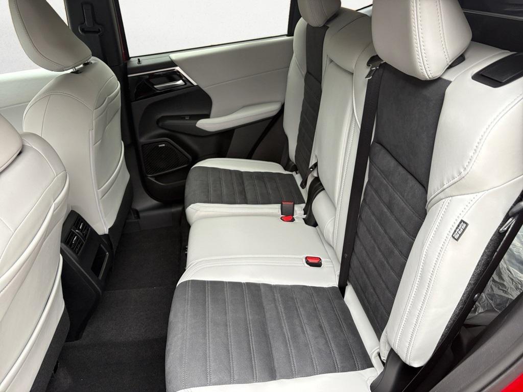 new 2025 Mitsubishi Outlander car, priced at $38,280