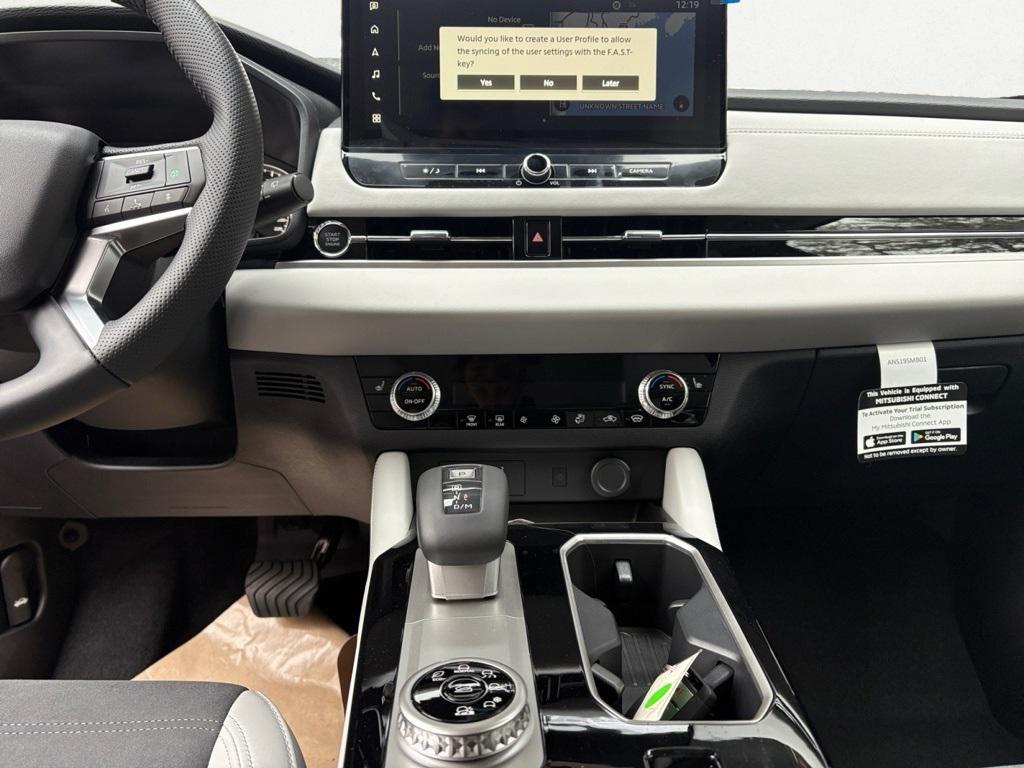 new 2025 Mitsubishi Outlander car, priced at $38,280