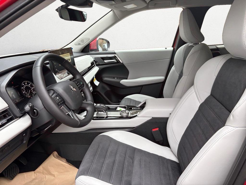 new 2025 Mitsubishi Outlander car, priced at $38,280