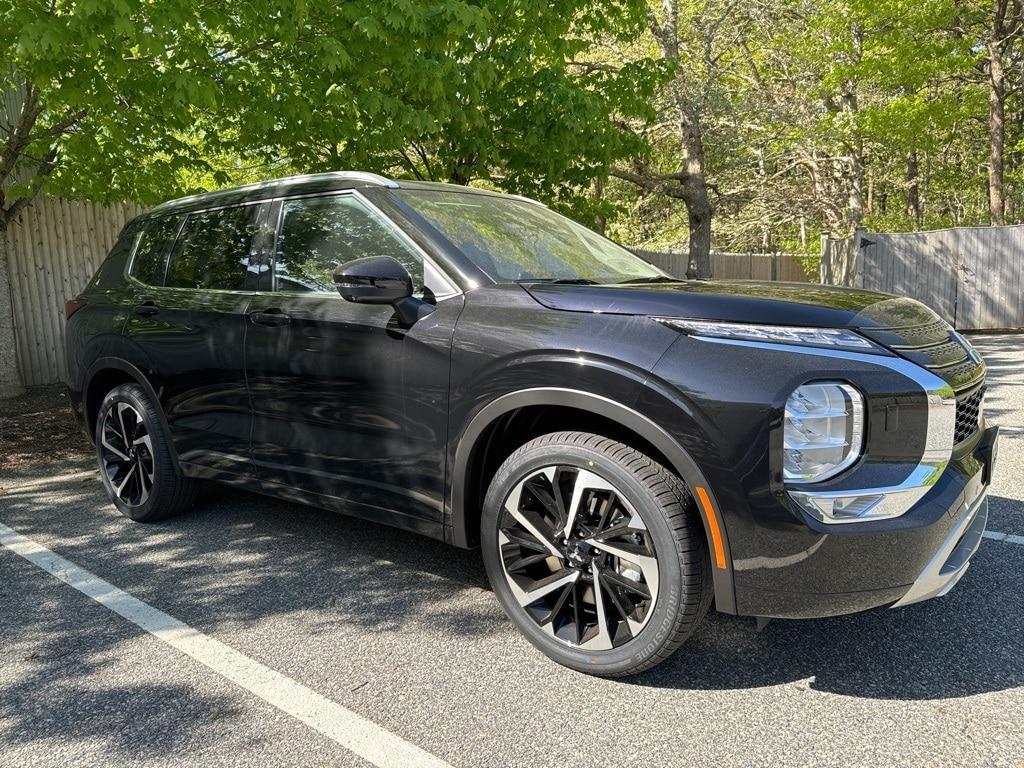 new 2024 Mitsubishi Outlander car, priced at $41,645