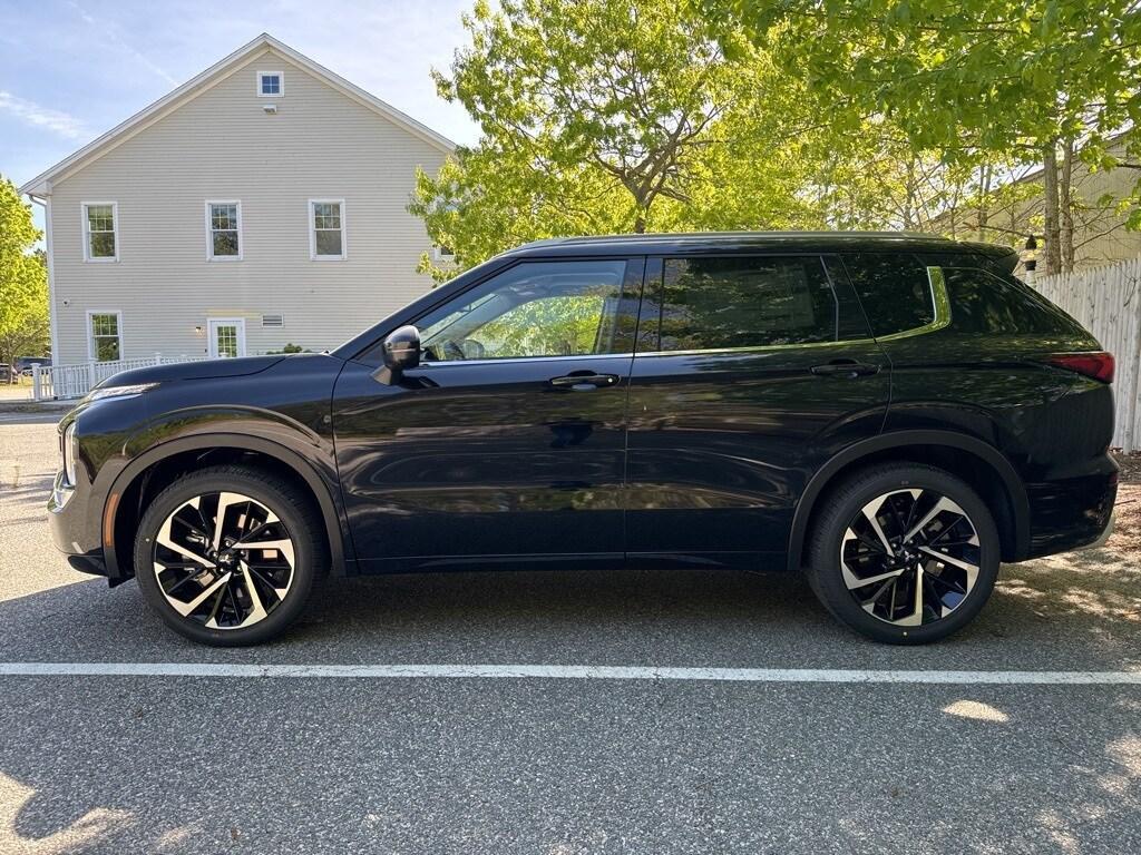 new 2024 Mitsubishi Outlander car, priced at $41,645