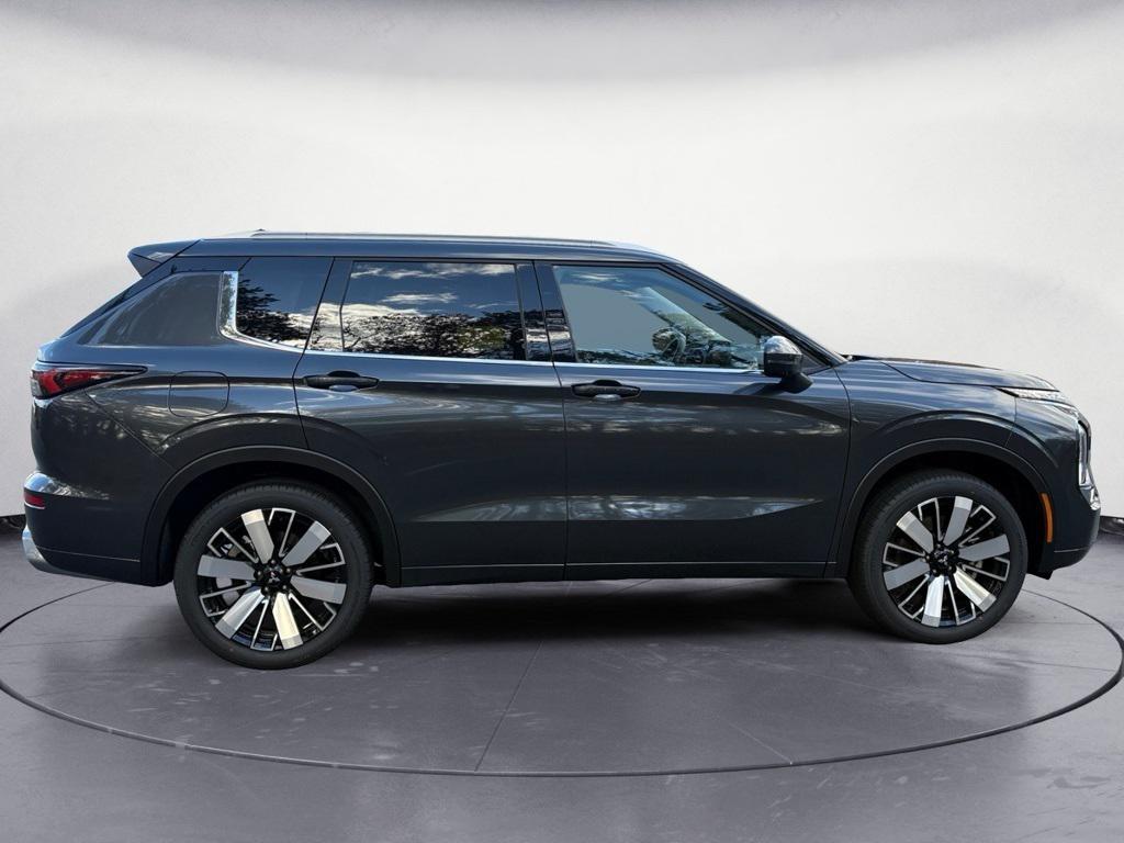 new 2025 Mitsubishi Outlander car, priced at $43,100