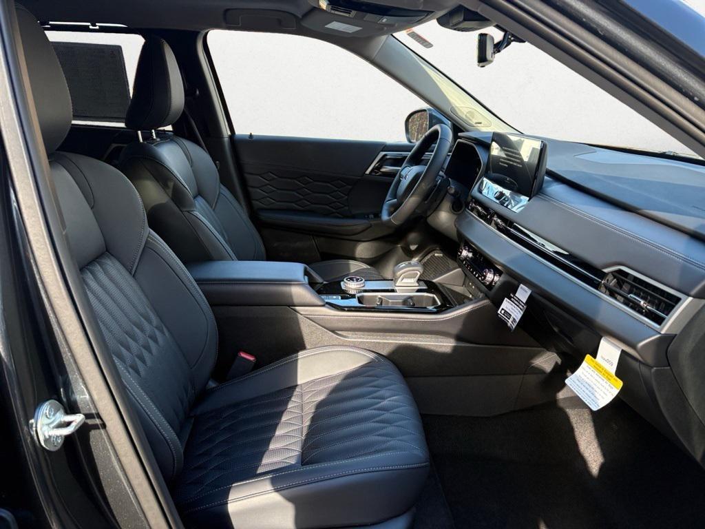 new 2025 Mitsubishi Outlander car, priced at $43,100