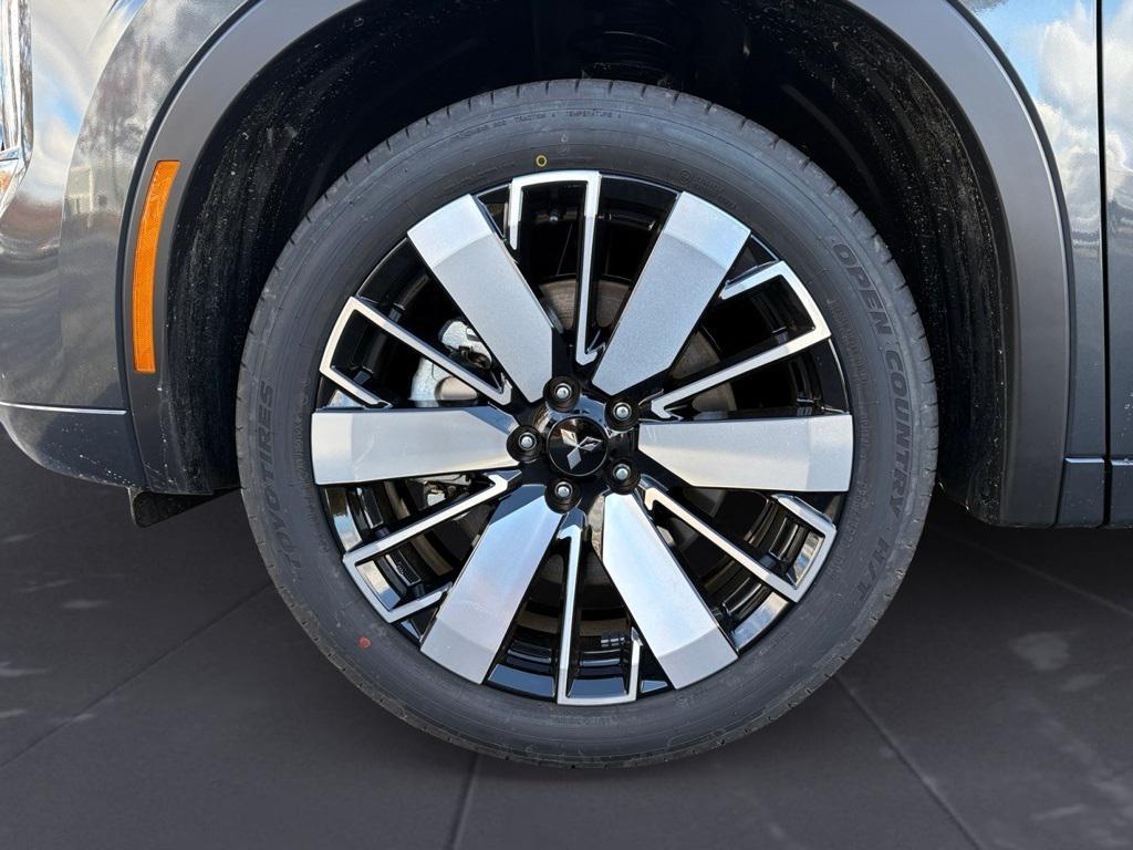 new 2025 Mitsubishi Outlander car, priced at $43,100