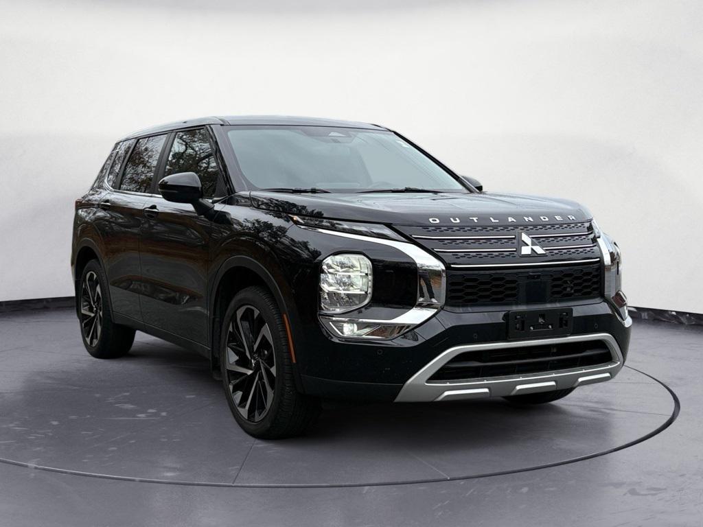 used 2023 Mitsubishi Outlander car, priced at $25,500