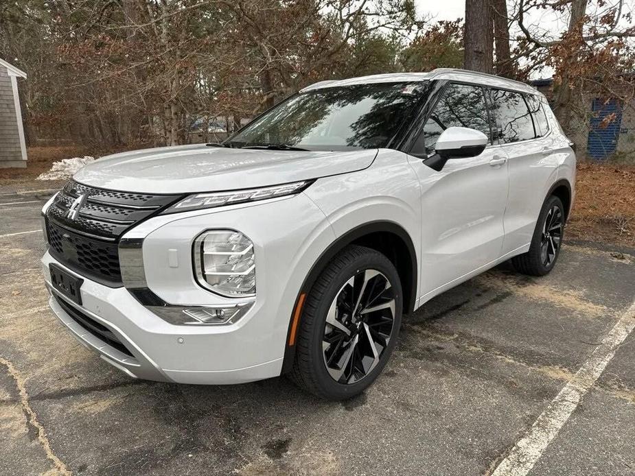 new 2024 Mitsubishi Outlander car