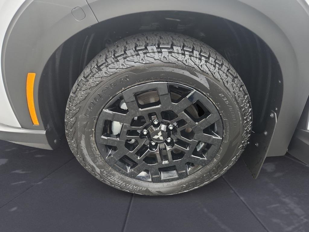 new 2025 Mitsubishi Outlander car, priced at $42,485