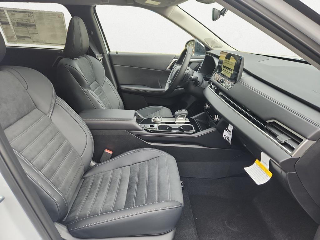 new 2025 Mitsubishi Outlander car, priced at $42,485