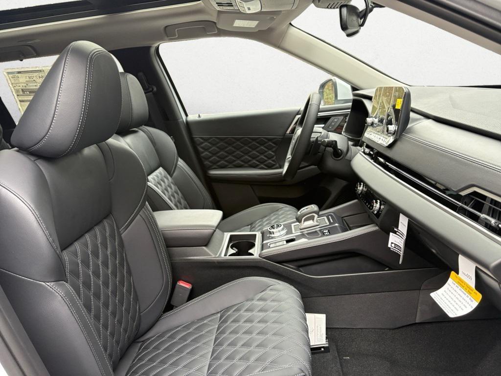 new 2025 Mitsubishi Outlander PHEV car, priced at $50,130