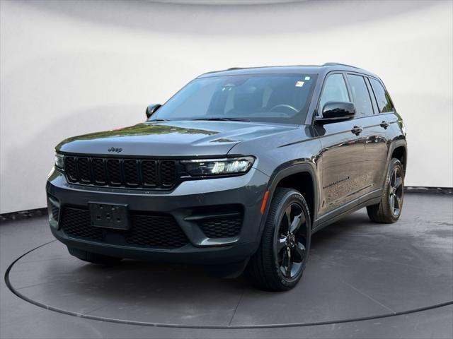 used 2022 Jeep Grand Cherokee car, priced at $31,900