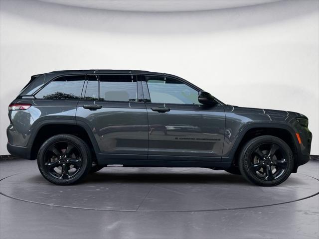 used 2022 Jeep Grand Cherokee car, priced at $31,900