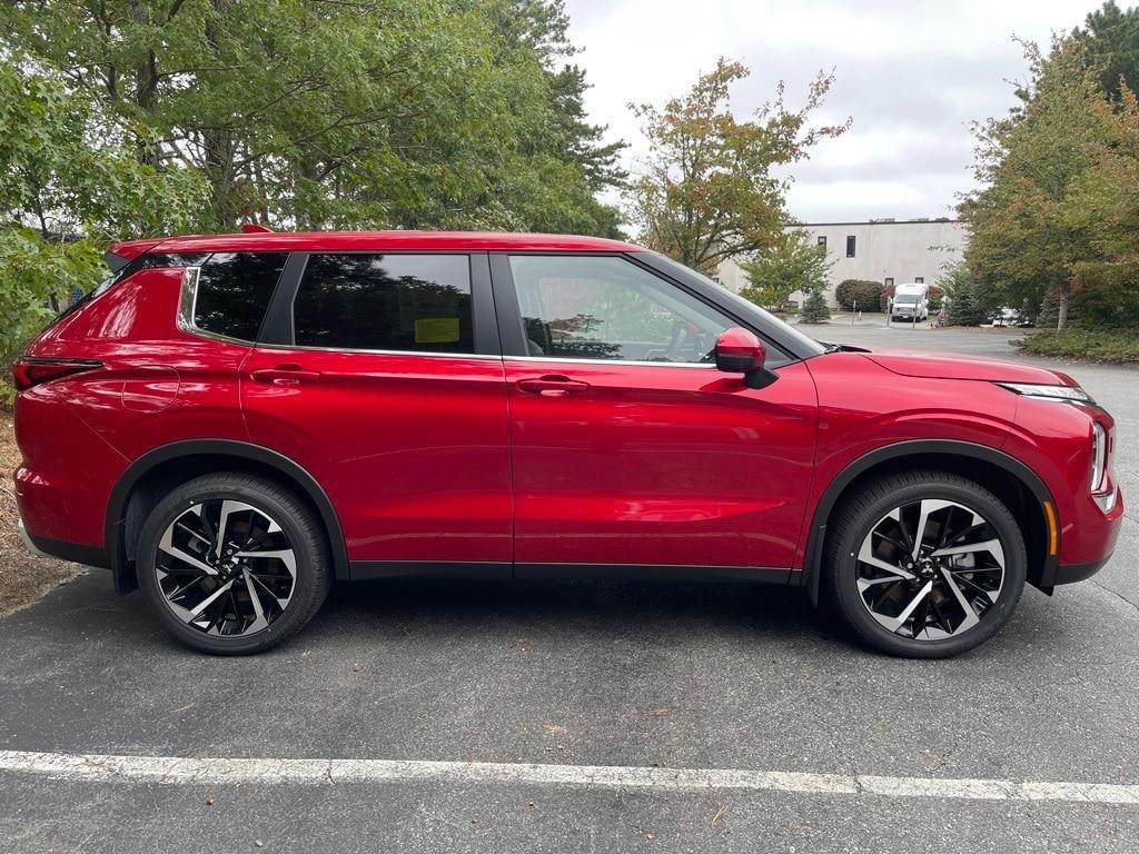 new 2024 Mitsubishi Outlander car, priced at $36,470