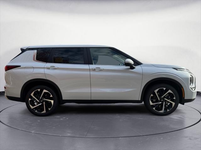 new 2024 Mitsubishi Outlander car, priced at $36,015