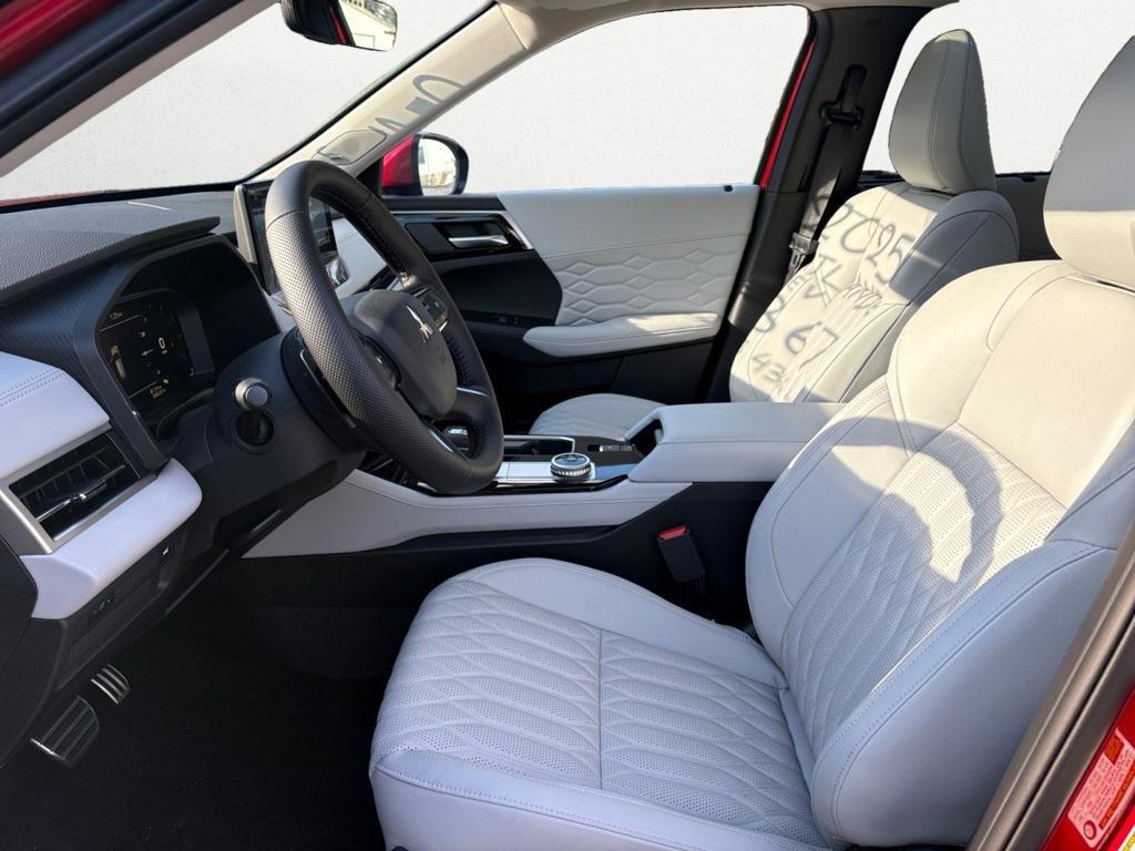 new 2025 Mitsubishi Outlander car, priced at $43,545