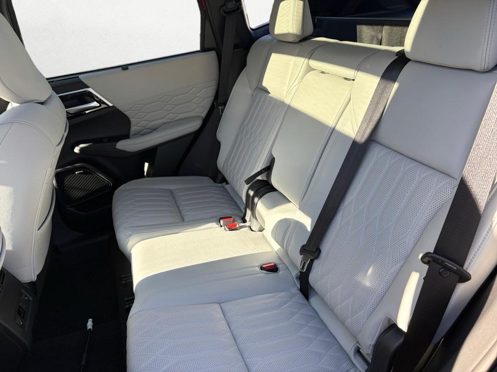 new 2025 Mitsubishi Outlander car, priced at $43,545