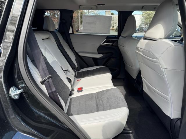 new 2025 Mitsubishi Outlander car, priced at $40,625