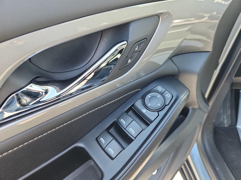 used 2023 Chevrolet Traverse car, priced at $32,900