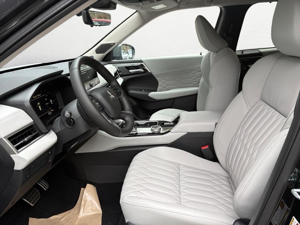 new 2025 Mitsubishi Outlander car, priced at $46,640