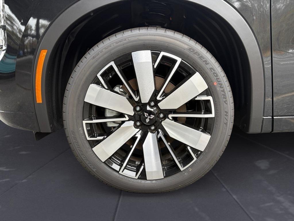 new 2025 Mitsubishi Outlander car, priced at $46,640