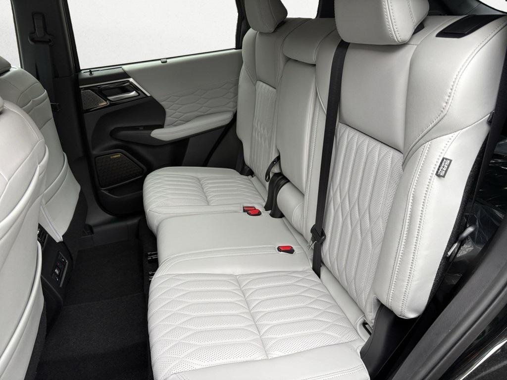 new 2025 Mitsubishi Outlander car, priced at $46,640