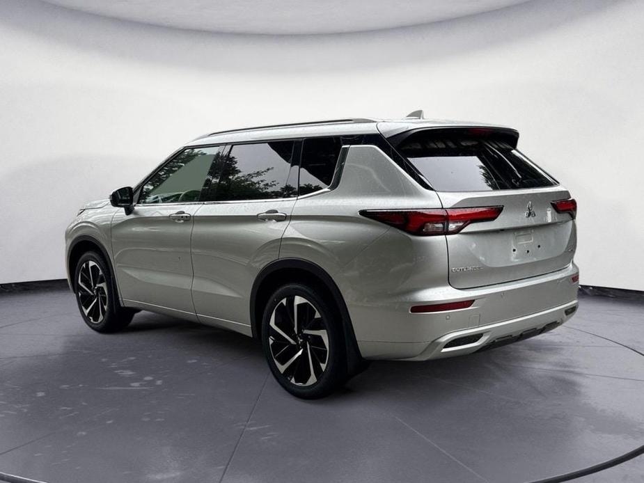 new 2024 Mitsubishi Outlander car, priced at $42,165