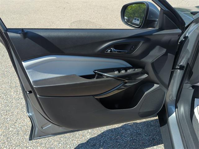 new 2025 Chevrolet Trax car