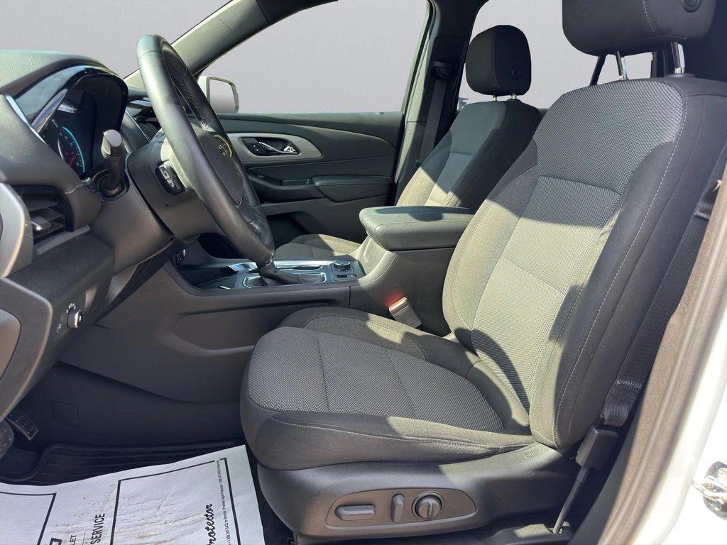 used 2023 Chevrolet Traverse car, priced at $36,995