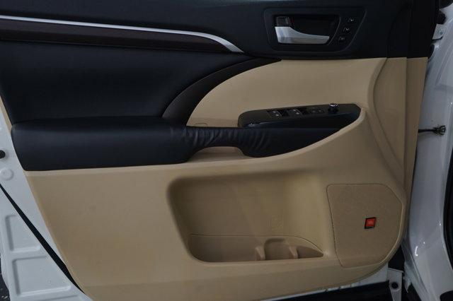 used 2015 Toyota Highlander Hybrid car, priced at $19,799