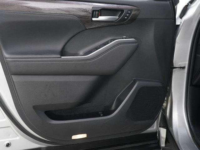 used 2023 Toyota Highlander car, priced at $39,998
