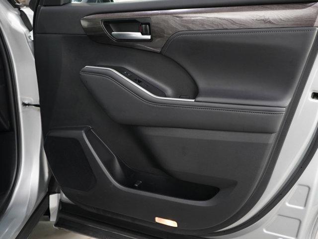 used 2023 Toyota Highlander car, priced at $39,998